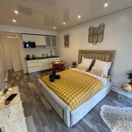 Apartament Ecrin De Verdure Au Chesnay Et Parking Gratuit Le Chesnay  Zewnętrze zdjęcie
